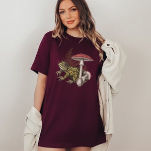 Mushroom Shirt, Magic Mushroom Tee, Cottagecore Shirt, Toad frog tshirt, Goblincore, Botanical Shirt, Aesthetic Mushroom Shirt, Fungus Shirt