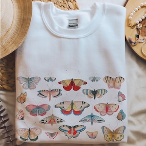 Butterfly Crewneck Sweatshirt, Butterfly Sweatshirt, Botanical Shirt, Cottagecore, Fairycore, Vintage Monarch Butterfly, Aesthetic Clothing