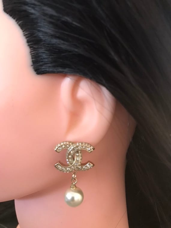 SALE Authentic Chanel cc pearl drop earrings