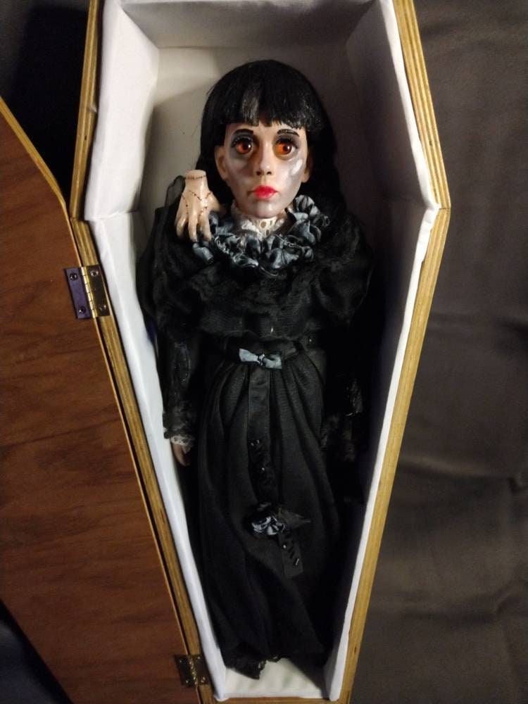 Mercredi Addams Poupée, poupée en peluche mignonne avec frange, télévision  en direct mercredi Addams Plushie Figure Cadeaux pour les fans 9,8 pouces
