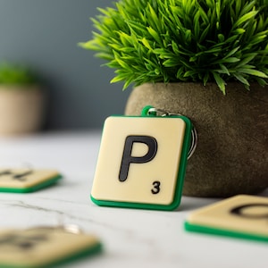 Llavero personalizado con letras de Scrabble, llavero para coche, bicicleta, acrílico, cortado a láser, regalo hecho a mano, Reino Unido, cumpleaños, Navidad, Día del Padre.