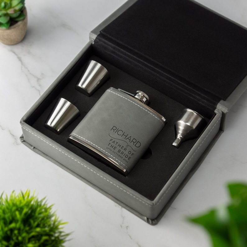 Coffret cadeau hipflask en cuir personnalisé 6oz marié mariage cerf marié meilleur homme whisky en cuir pour lui cadeau d'anniversaire de Noël Gris