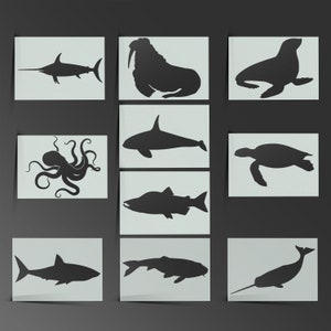 Könnte beinhalten: Silhouetten verschiedener Meerestiere, darunter ein Schwertfisch, ein Walross, eine Robbe, ein Tintenfisch, ein Orca, eine Meeresschildkröte, ein Lachs, ein Wels, ein Narwal und ein Hai, auf einem hellgrauen Hintergrund.