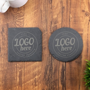 Posavasos de pizarra con tu logotipo aquí. Texto personalizado. Grabado láser. Regalo para bodas, cumpleaños, aniversarios y Navidad. BL