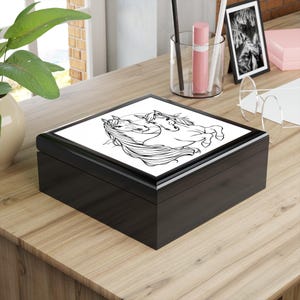Elegant Horse Design Jewelry Box: Rubberwood Keepsake Storage