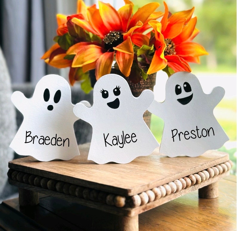 Personalisierte Geister Halloween Tiered Tablett Dekor Holzgeister Halloween Dekor Herbst Tiered Tablett Dekor Niedliche Holzgeister Gruselige Dekorationen Bild 1