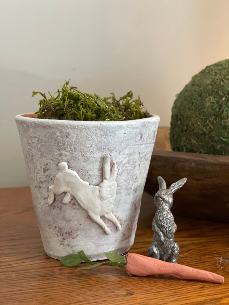 VINTAGE ENGLISH GARDEN Pot With Small Bunny image 2