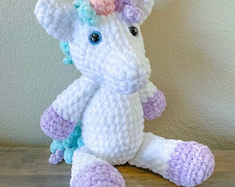 Handgehäkeltes Amigurumi-Einhorn-Plüschtier in Pastell-Regenbogenfarben / Spielzeug / Geschenk / Rollenspiel / Einzelstück