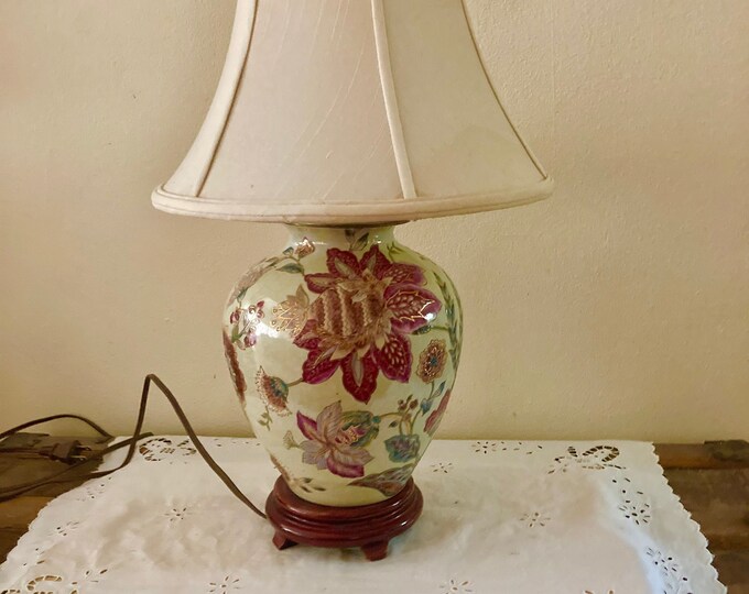 Vintage Asian Ginger Jar Lamp With Floral Design on Wood, Vintage Asian