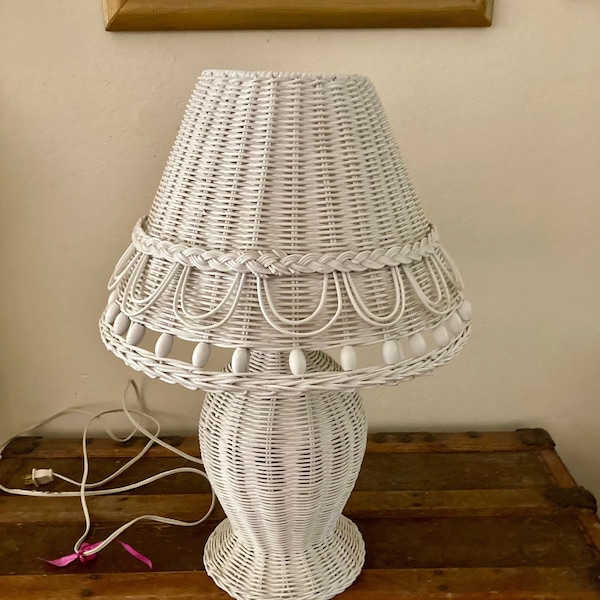 Vintage Wicker Lamp, White Wicker Bedside Lamp, Single light Table Lamp, Vintage White Wicker Table Lamp