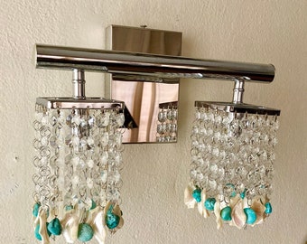 Aplique de pared vintage cromado con cristales, conchas y turquesa