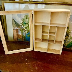 Skugglåda i obehandlat trä – vitrinskåp med glaslock 28,5 x 18,5 cm