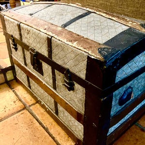 Antique Roll Top Steamer Trunk, Victorian Steam Trunk, Vintage Zinc Roll Top Trunk, Antique Travel Trunk