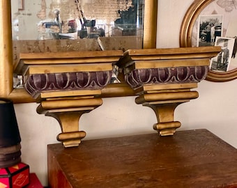 Par de ménsulas de pared italianas doradas vintage, estilo neoclásico florentino, apliques de pared con pan de oro, estantes estilo Regencia.