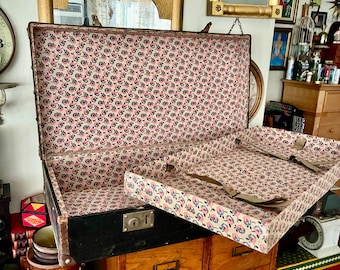 Vintage Black Travel Trunk with Floral Lining & Removable Tray | Early 20th Century Cabin Trunk | Decorative Storage Chest
