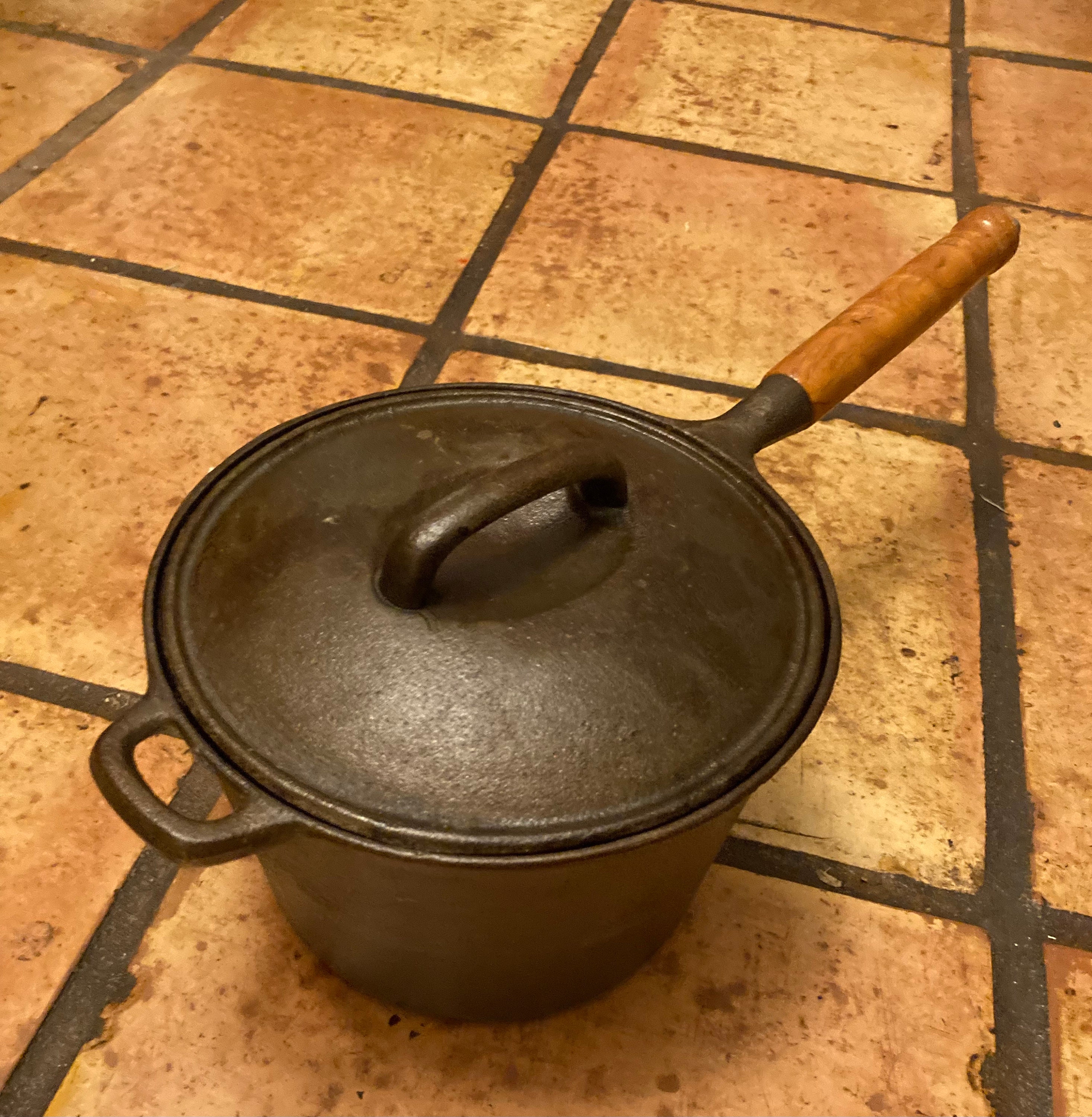 Made some Hot Sauce in one my Largest Vintage Pans. Unidentified Fancy-Handled  #10 from the Early 1900s-ish : r/castiron