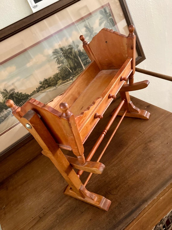 Baby swinging crib sale