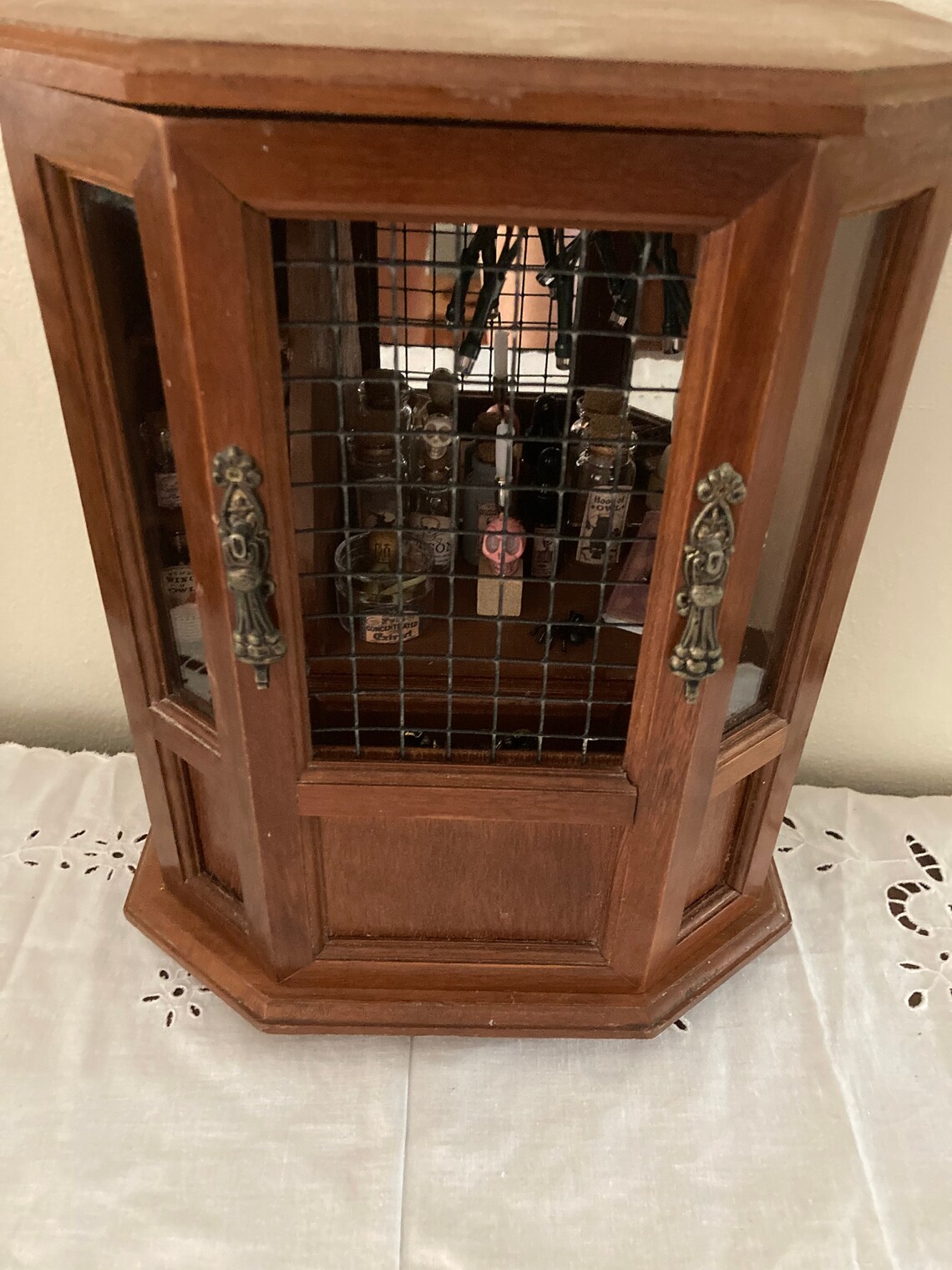 Halloween Boticario Diorama Ensamblaje de Halloween Gabinete | Etsy