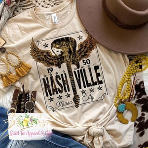 Nashville music city t-shirt - Ladies Graphic tee shirt - Girls trip - Nashville Tennessee - Guitar shirt - Country music t-shirt