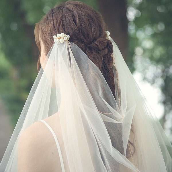 Voile de mariage ivoire avec épingle à perles simulées, tiare cheveux mariée, Bridal veil with hair accessories, peigne mariée