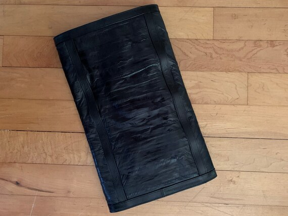 Dark navy 80s eel skin clutch
