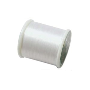 Pode incluir: Uma bobina de fio branco para costura ou bordado.