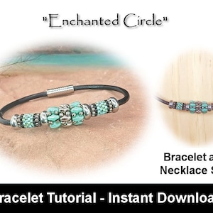 Può includere: Un set di braccialetto e collana con perline turchesi e argento su un cordoncino di cuoio marrone. Il braccialetto ha una chiusura argentata. La collana è più corta del braccialetto. Il testo dell'immagine recita "Enchanted Circle" e "Bracelet and Necklace Set!"  "Bracelet Tutorial - Instant Download"