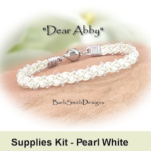 Kit di materiali di consumo (tutorial venduto separatamente)-Kit bracciale "Dear Abby" - Perla avorio su pelle metallizzata perla .5mm (PRL)