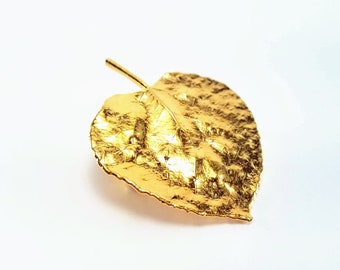 Gold leaf brooch, Vintage floral brooch, Vintage modern brooch, Leaf shawl pin, Gold tone Mid-century realistic women's jewelry, Lapel pin