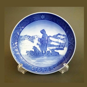 Royal Copenhagen Greenland Scenery Plate 1978, Hand painted dog sledge collectible wall plate, Mid-century vintage collector ceramics