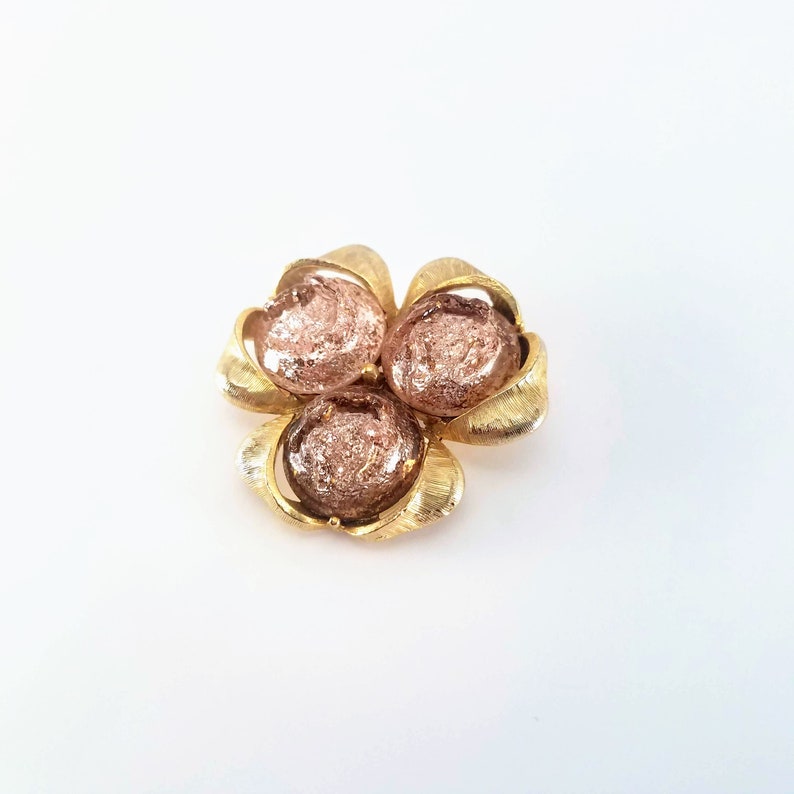Statement clover brooch 1980/'s costume jewelry for women gift Vintage gold tone brooch with dusty pink cabochons
