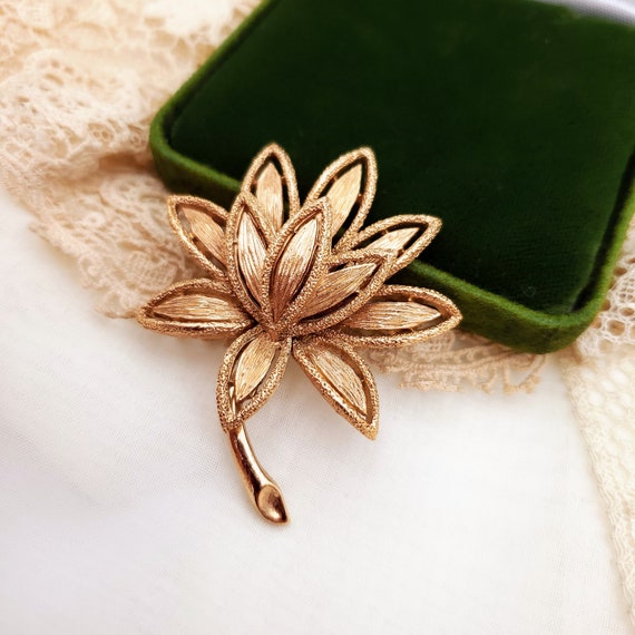 Vintage Avon Brushed Gold Tone Lotus Flower Brooch, P… - Gem