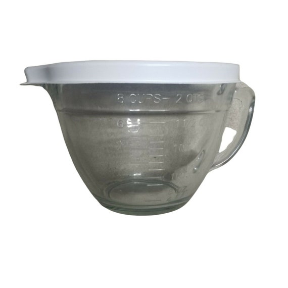The Pampered Chef 2 Quart 8 Cup Glass Measuring Mixing Batter Bowl