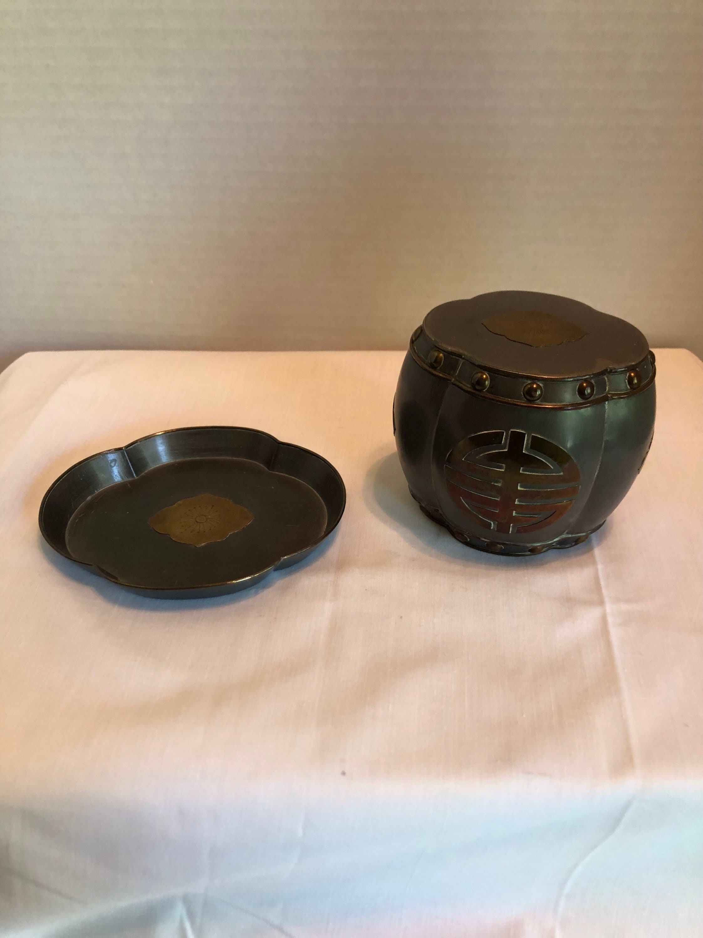 Caja de baratija de barril de latón de pewter asiático con | Etsy