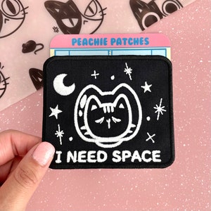 Necesito espacio, parche termoadhesivo con forma de gato astronauta para ropa, mochilas, bolsos, etc. Bordado que brilla en la oscuridad, linda insignia para coser para introvertidos