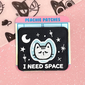 Parche termoadhesivo "Necesito espacio", diseño de gato astronauta para ropa, mochilas, bolsos, etc. Bordado que brilla en la oscuridad, adorable insignia para coser para introvertidos.