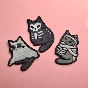Glow in the Dark Katzen Aufnäher für Kleidung, Rucksäcke etc. Geist Skelett & Mumie Kostüm Stickerei, Halloween Kitty Aufnäher
