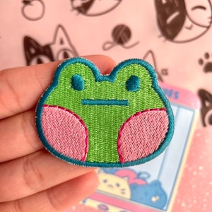 Toppa termoadesiva a forma di rana carina per vestiti, zaini, cappelli, borse, ecc. Adorabile accessorio per abbigliamento, ricamo kawaii a forma di rana, distintivo da cucire a forma di rana