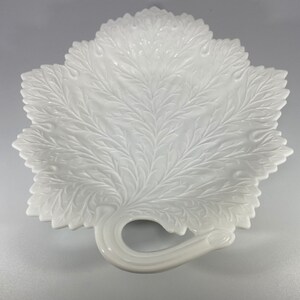 Vintage Fenton milk glass cabbage leaf candy/trinket dish