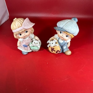 Vintage Homco Porzellan Junge und Mädchen Figur mit Katze und Hund in Körben