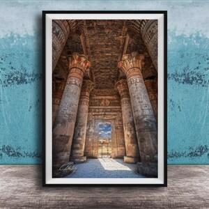 エスナ神殿の壁装飾：古代エジプトの柱