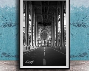 Paris Bridge Wall Art: Pont de Bir Hakeim - Black and White Photo