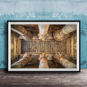 エスナ神殿の壁装飾：古代エジプトの柱