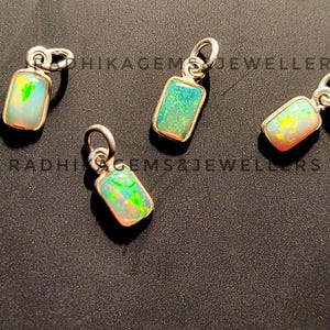 Charm opale éthiopienne naturelle, pendentif opale de feu, disponible dans toutes les pierres précieuses, breloque fait main, pendentif cadeau, pendentif pierre de naissance d&#39;octobre, cadeau