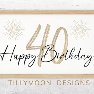 Peut inclure: Un fond blanc avec un 40 en paillettes dorées et le texte "Happy Birthday" en écriture cursive noire. Il y a deux motifs de feux d'artifice en paillettes dorées de chaque côté du 40. Le texte "TILLYMOON DESIGNS" est en bas de l'image.