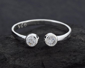 Crystal Quartz Ring April Birthstone Ring Clear Quartz Gemstone Ring Crystal Jewelry Crystal Ring April Birthday Gift Dainty Ring Gold Ring