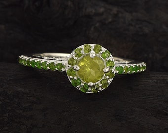 Vintage Peridot Ring in Silver or Gold, Dainty Minimalist Stackable Ring, Personalized Jewelry, Gift for Her, Best Gift, August Birthstone