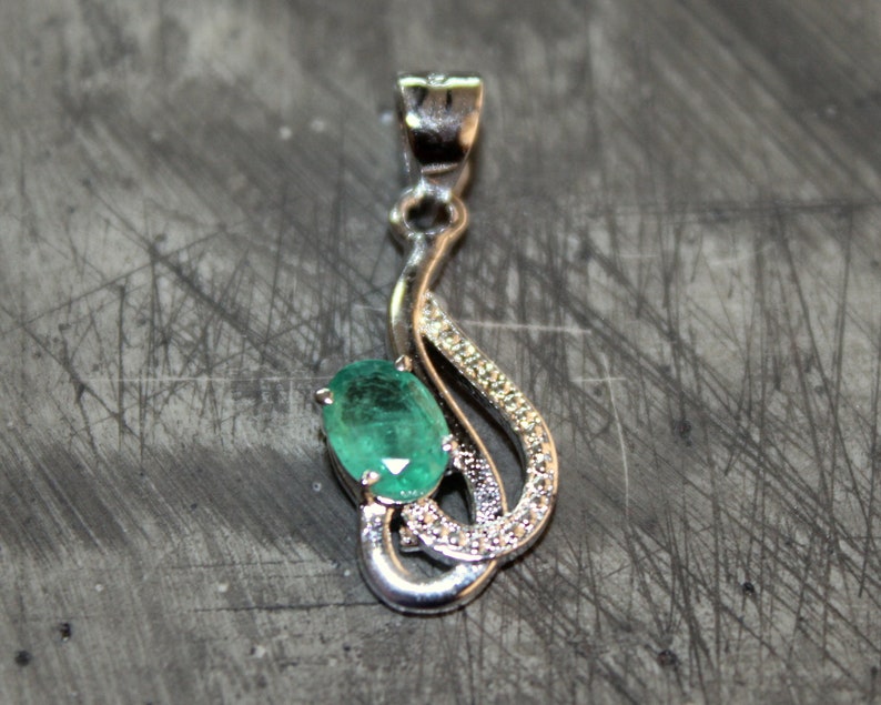 Handmade Silver Pendant Natural Emerald Gemstone Pendant 925 Solid Sterling Silver 5X7 mm Oval Cut