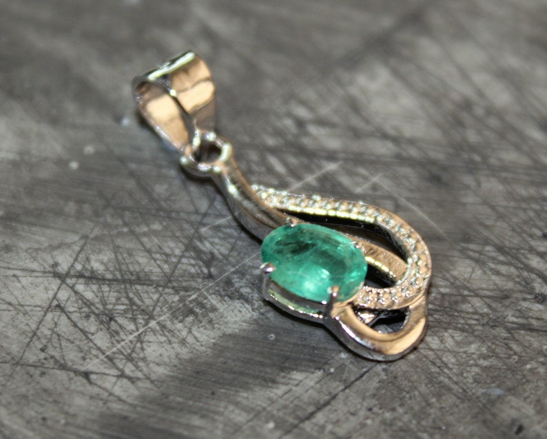 Handmade Silver Pendant Natural Emerald Gemstone Pendant 925 Solid Sterling Silver 5X7 mm Oval Cut