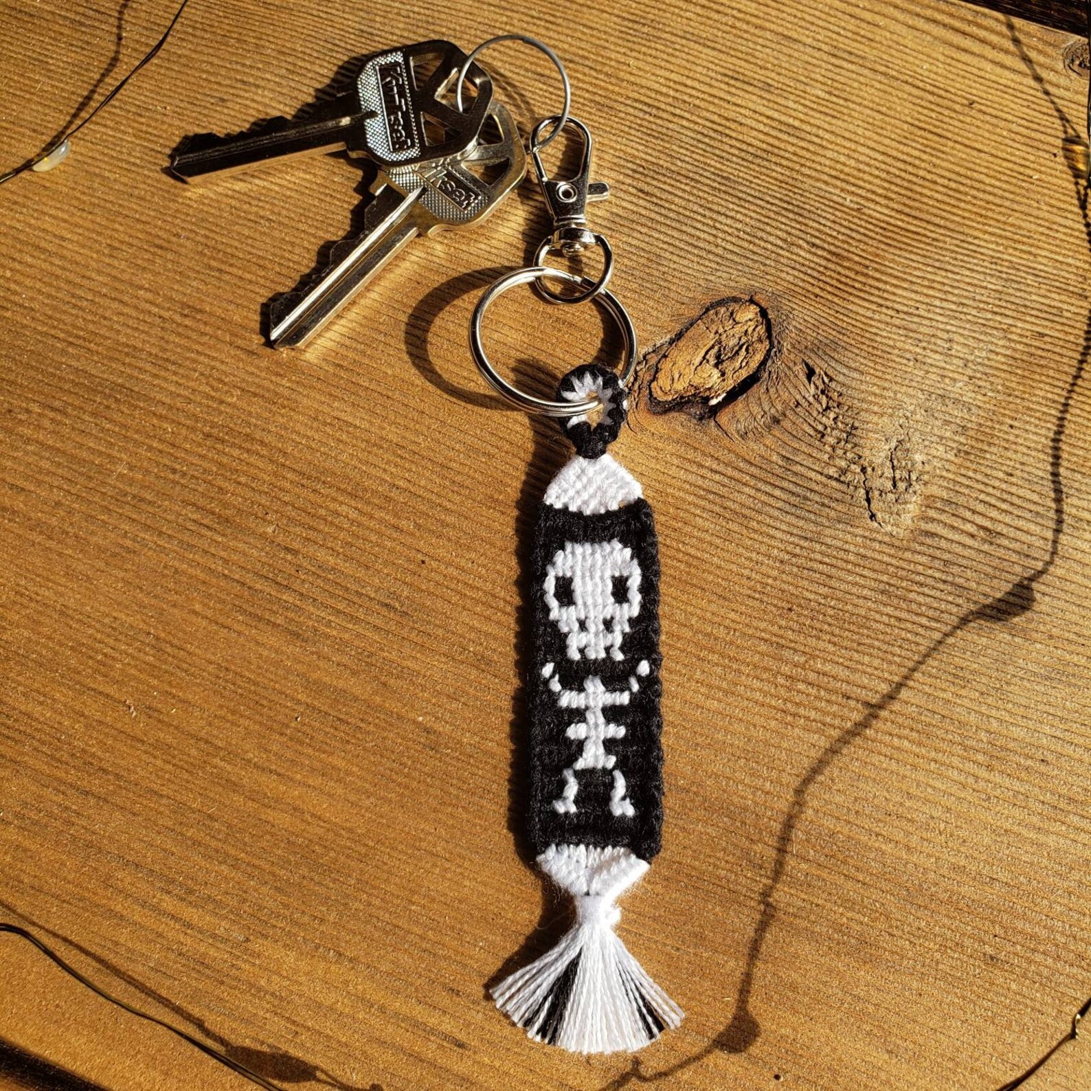 Handmade Macrame Skeleton Keychain // Woven Halloween Key Ring Etsy